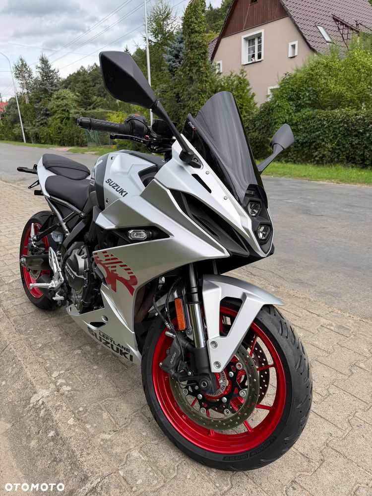 Suzuki GSX - 21