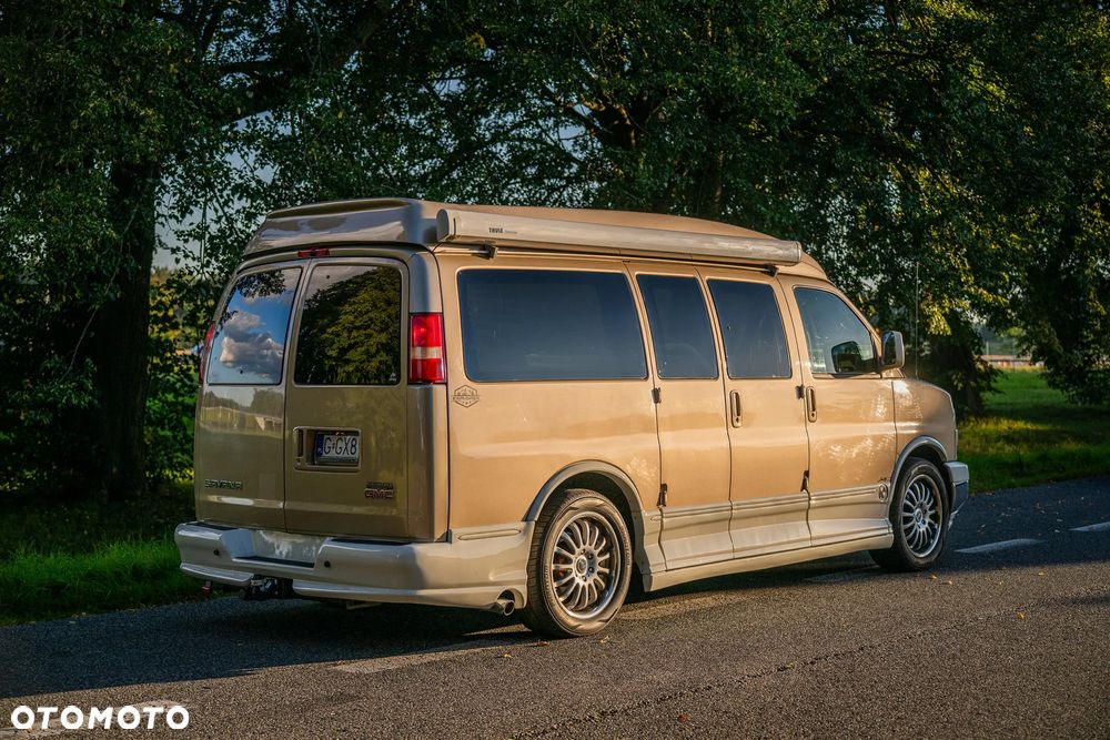 GMC Savana - 29
