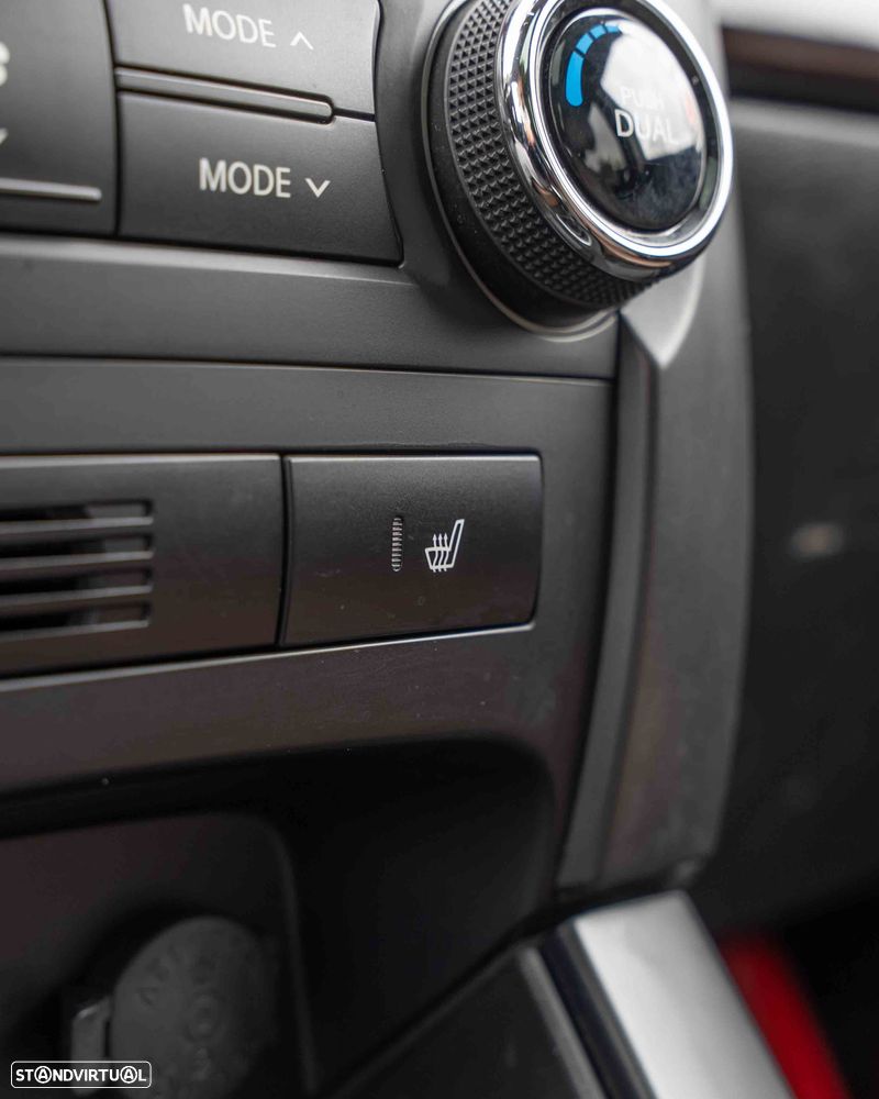 Kia Sorento 2.0 CRDi TX Tecto Panorâmico - 32