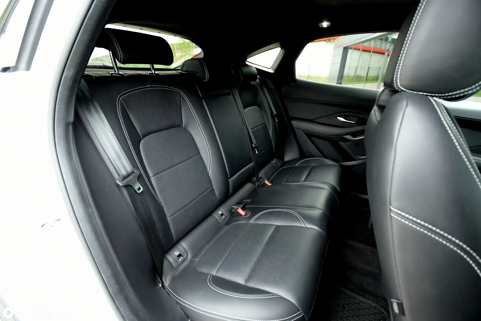 Jaguar E-Pace D200 AWD R-Dynamic S - 27