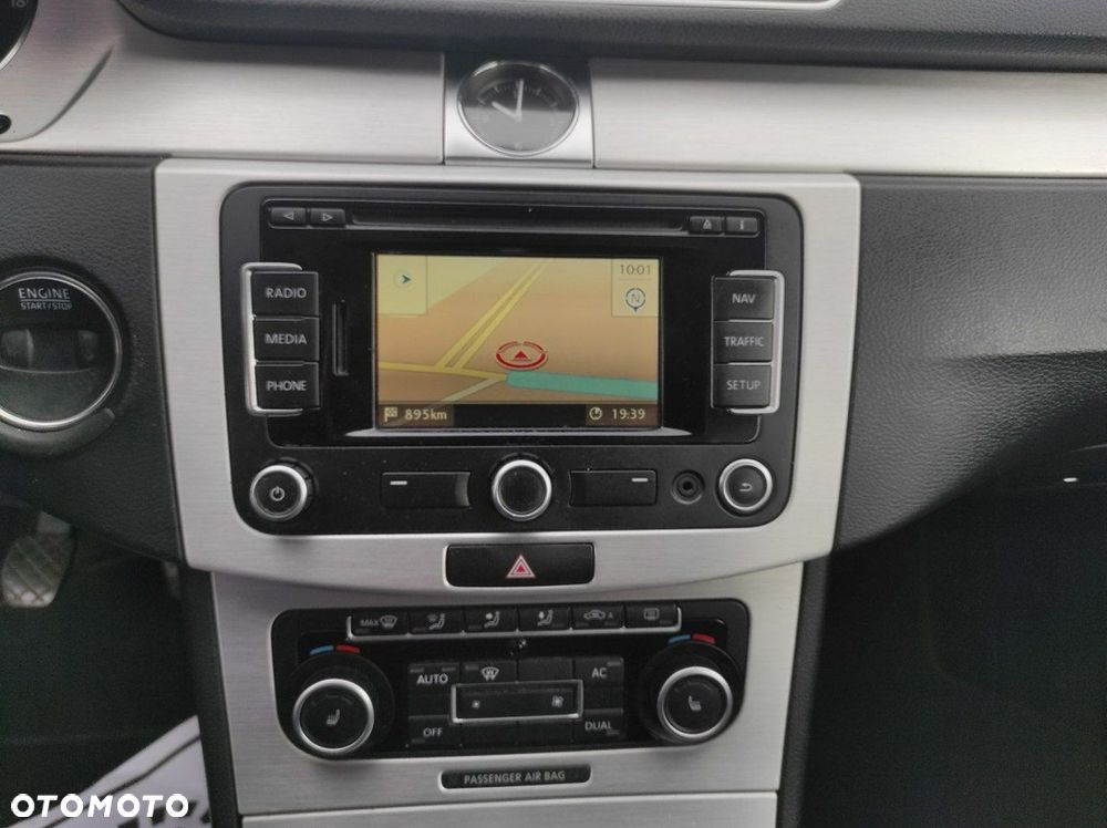 Volkswagen Passat - 11