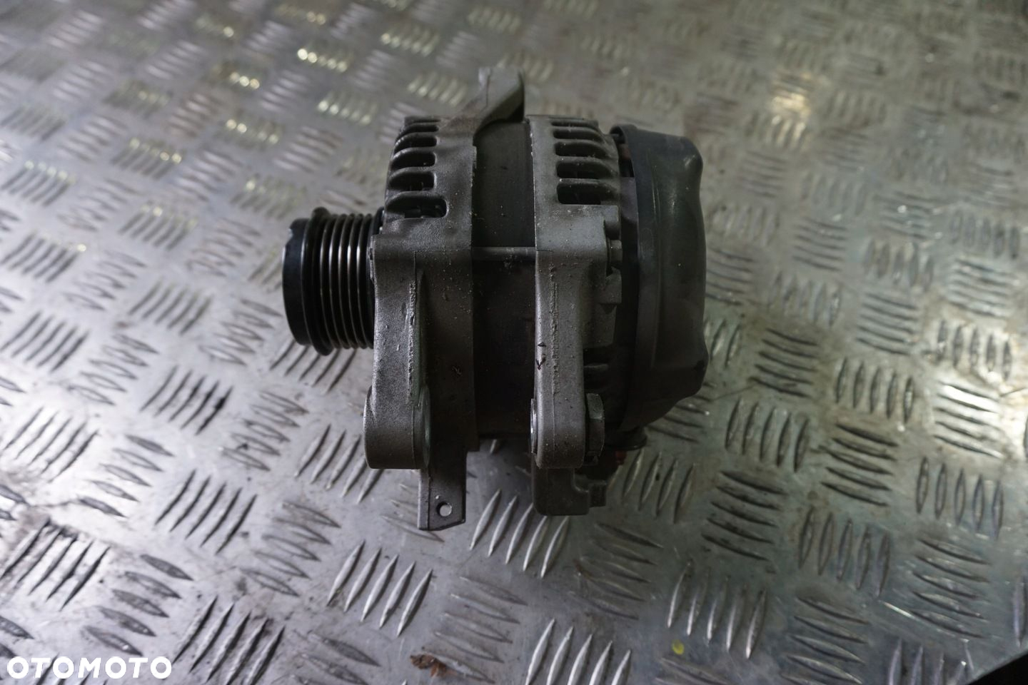 ALTERNATOR 1,33 BENZYNA TOYOTA AURIS 06-12 - 2