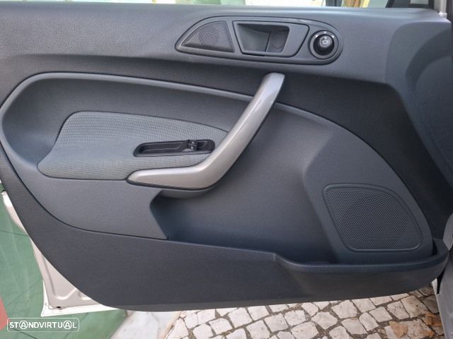 Ford Fiesta 1.25 Trend - 21
