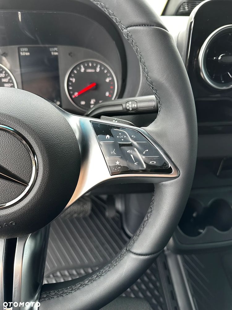 Mercedes-Benz Sprinter - 14