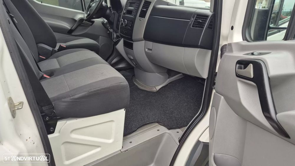 VW Crafter 35 2.0 TDI 136 C. Tripla Longa Bluemotion - 8