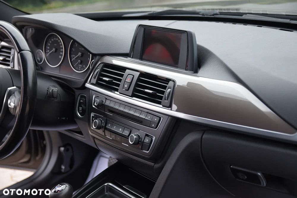 BMW Seria 3 316i Modern Line - 26