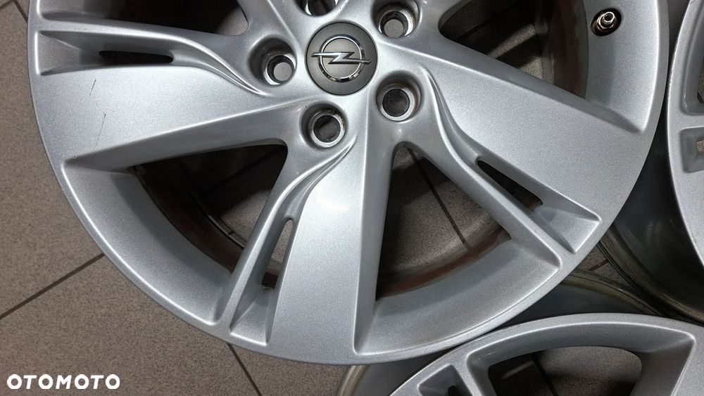 Felgi Aluminiowe 17 Opel Astra J 5x105 ET 42 - 12