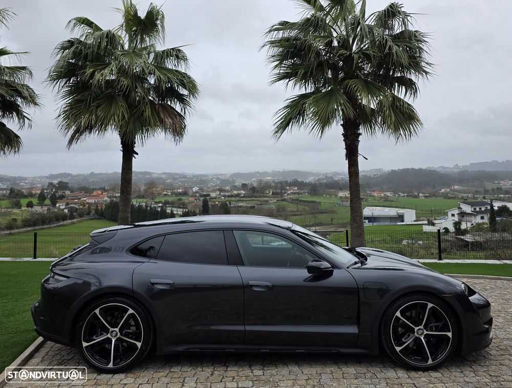 Porsche Taycan Cross Turismo 4 - 16