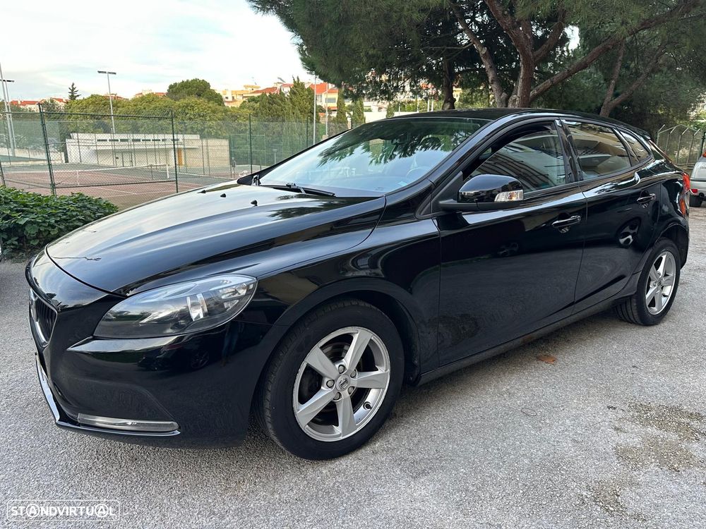 Volvo V40 2.0 D2 Momentum - 1