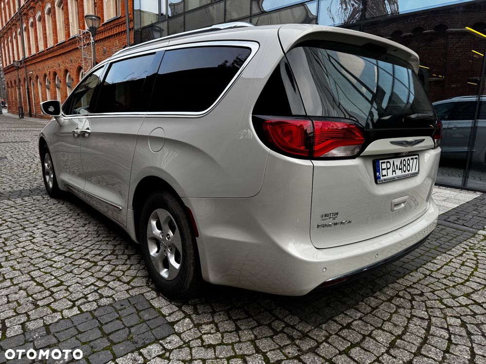 Chrysler Pacifica - 4