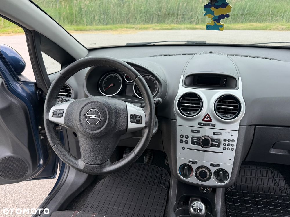 Opel Corsa 1.2 16V Cosmo - 24