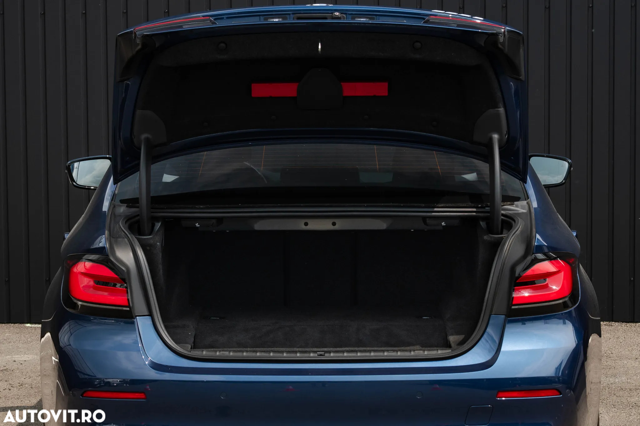 BMW Seria 5 530e Aut. Luxury Line - 36