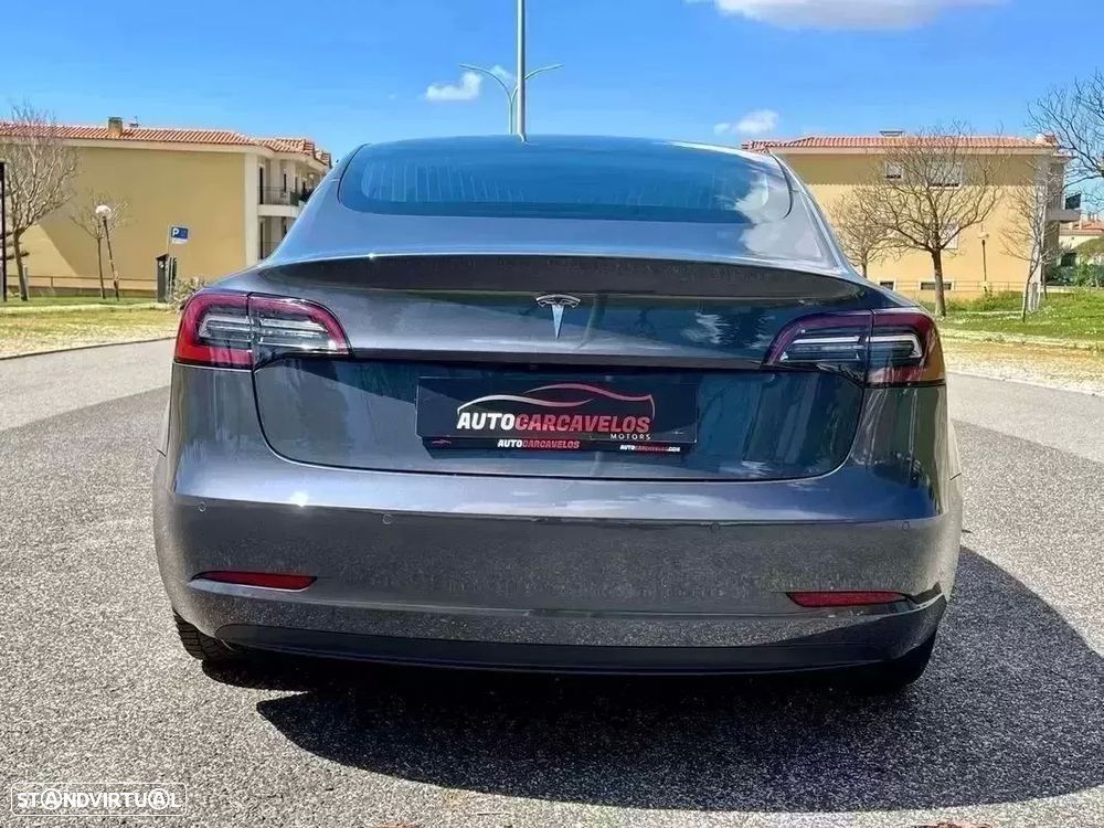 Tesla Model 3 - 8
