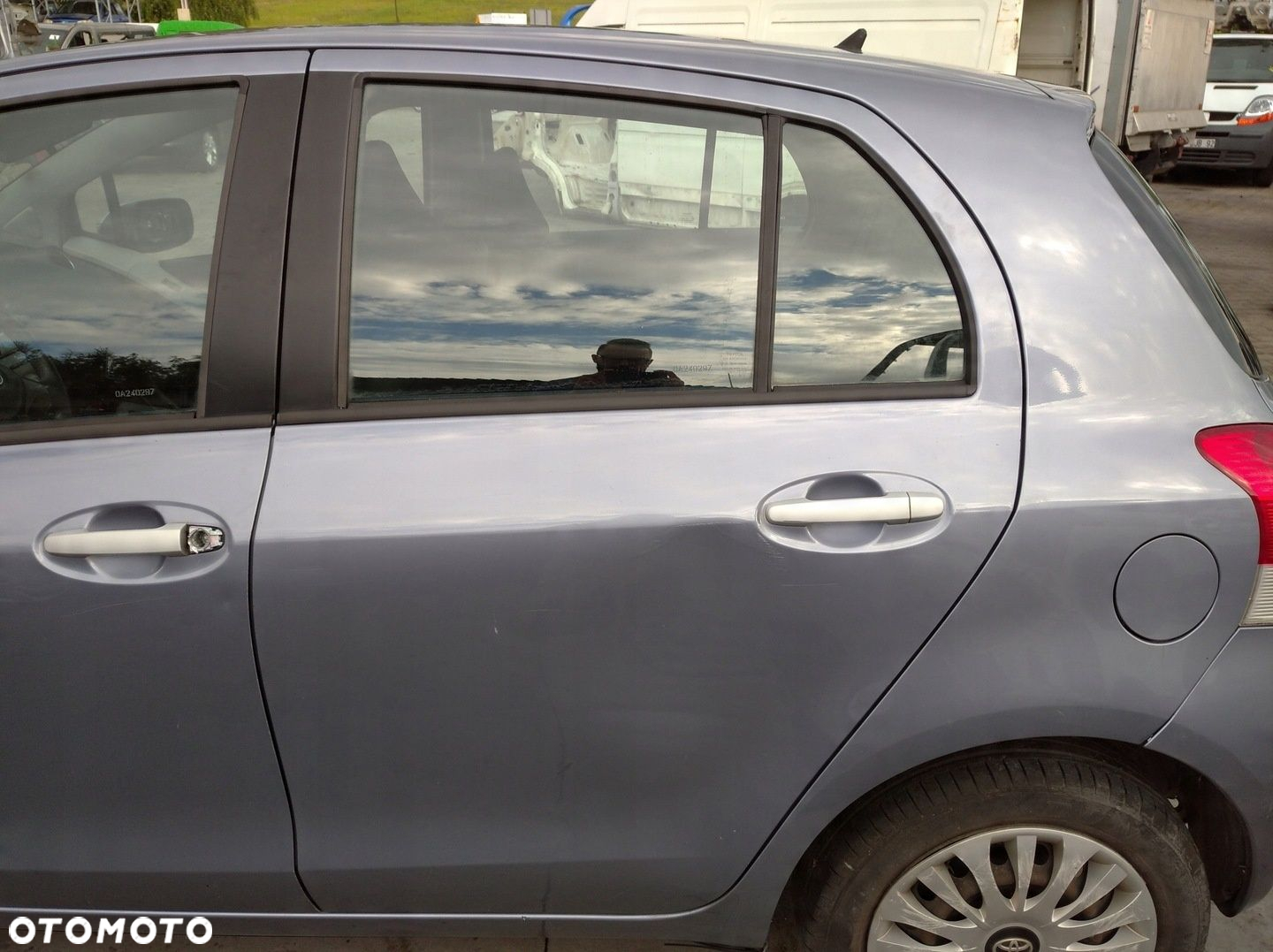 TOYOTA YARIS 2 II DRZWI TYŁ LEWE 8T4 5D - 14
