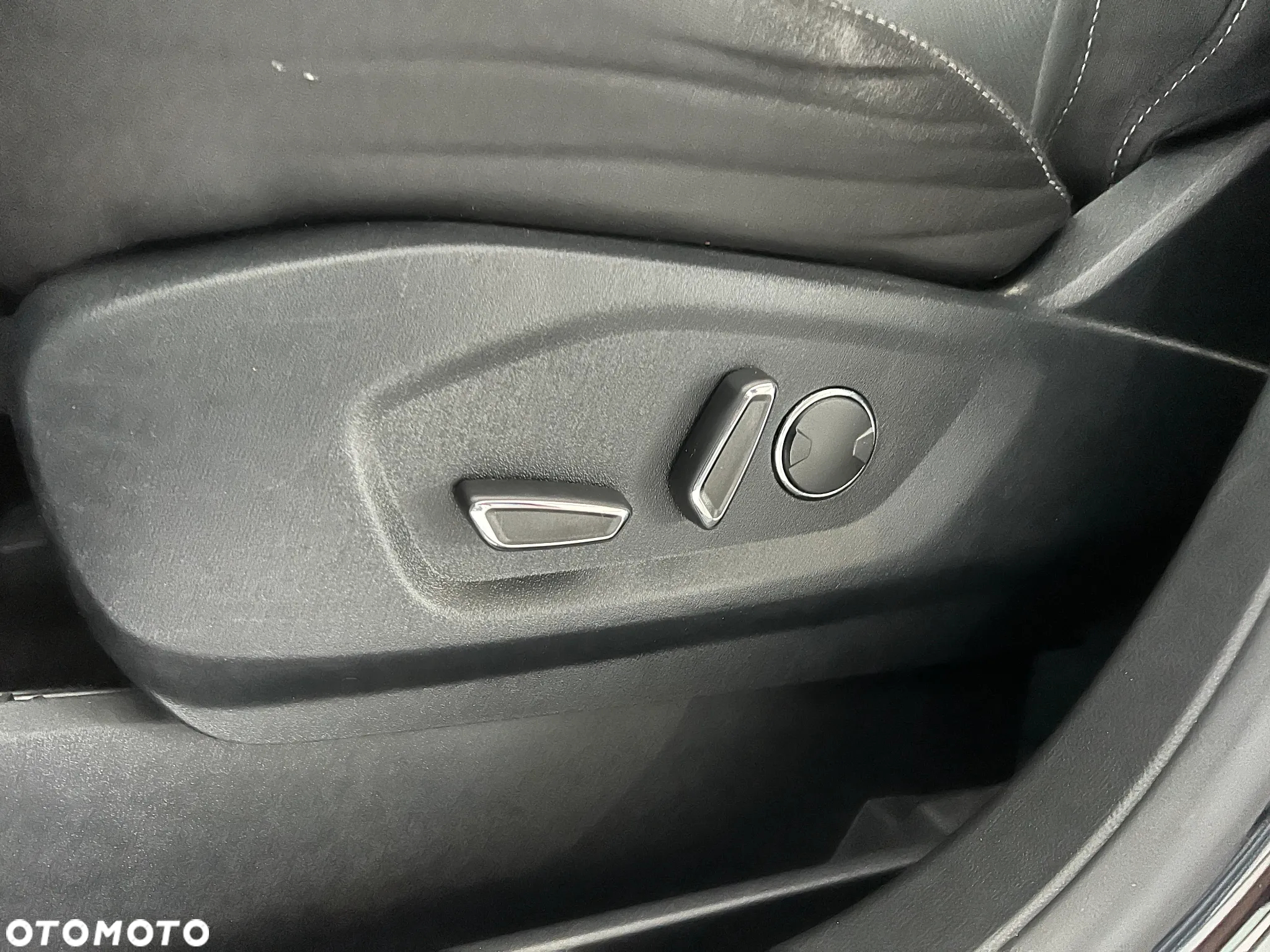 Ford S-Max 2.0 EcoBlue Titanium - 24