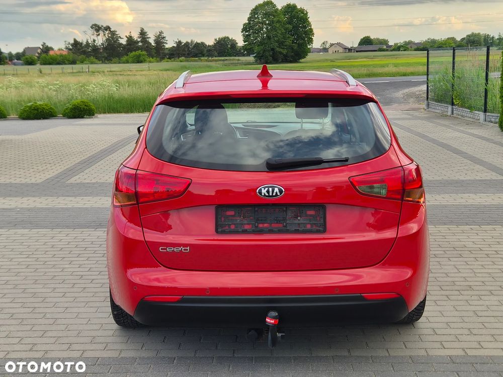 Kia Ceed 1.6 GDI Dream Team Edition - 6