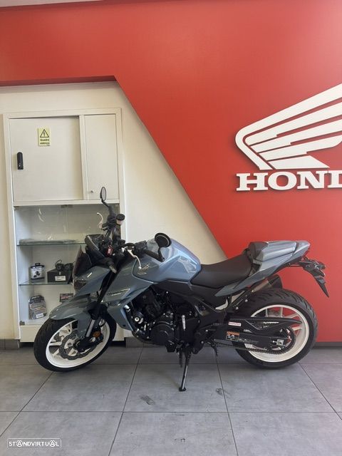 Honda CB 750 Hornet - dream garage - 10