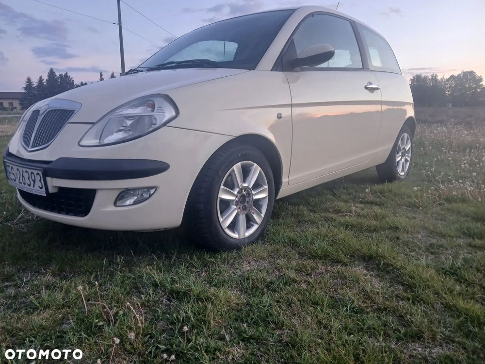 Lancia Ypsilon 1.2 8V Argento (5 os.) - 3