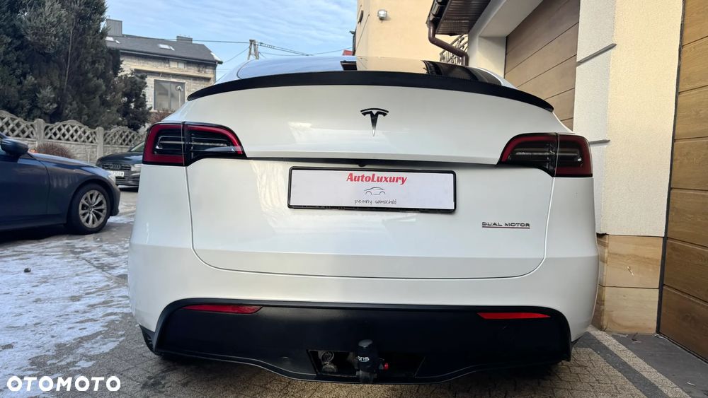 Tesla Y Performance AWD - 8