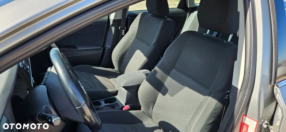 Toyota Auris 1.8 HSD Luna - 17