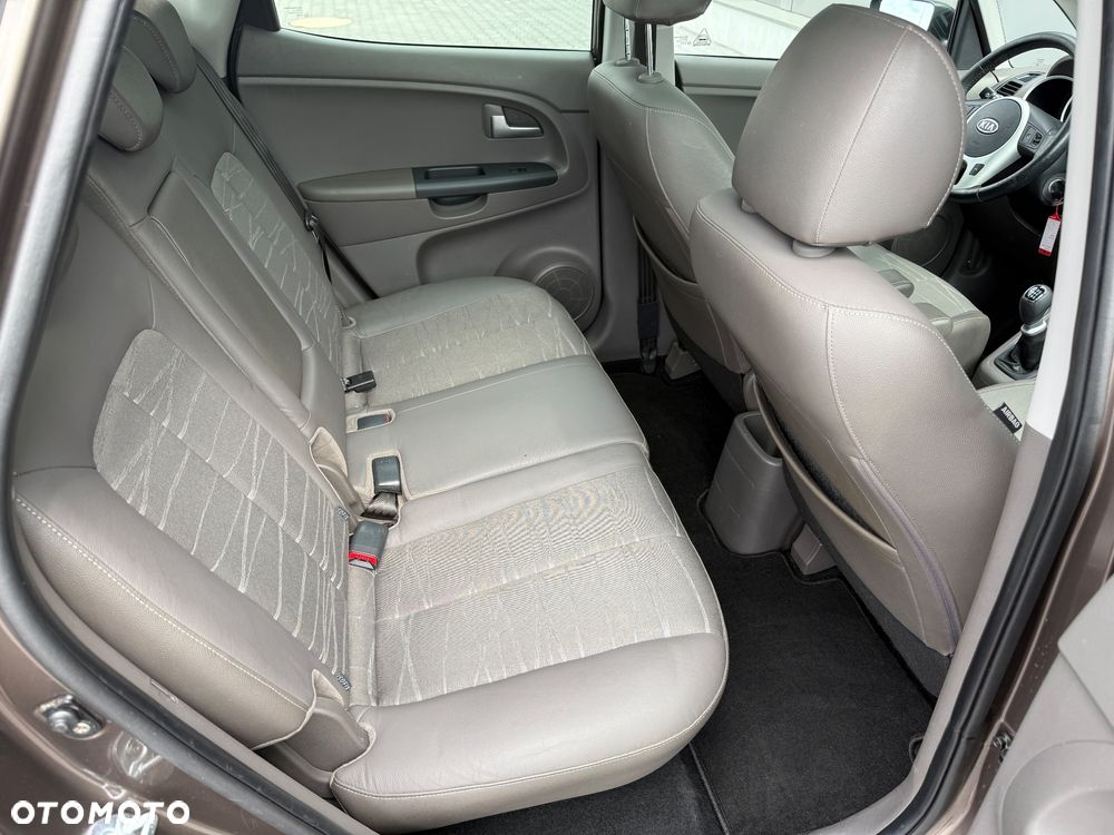 Kia Venga 1.6 CRDi 128 Fifa World Cup Edition - 26