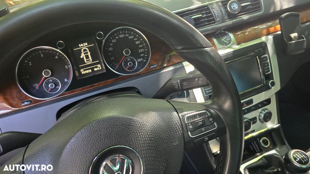 Volkswagen Passat 1.6 TDI BlueMotion Technology Comfortline - 13