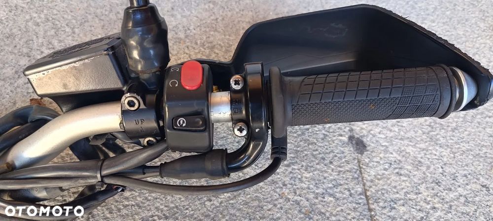 TRIUMPH TIGER 800XC KOŁO FELGA PRZÓD  KIEROWNICA HALOGENY CHŁODNICA SZYBA LICZNIK ZEGARY XRT - 18