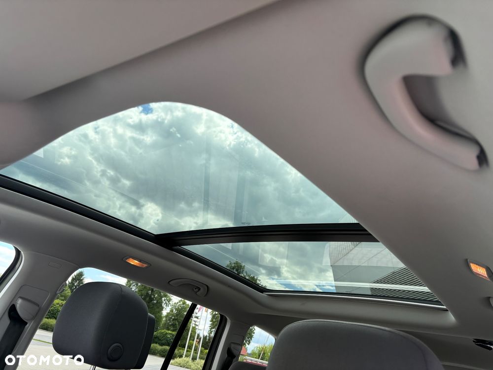 Volkswagen Touran 1.6 TDI DPF BlueMotion Technology Highline - 33