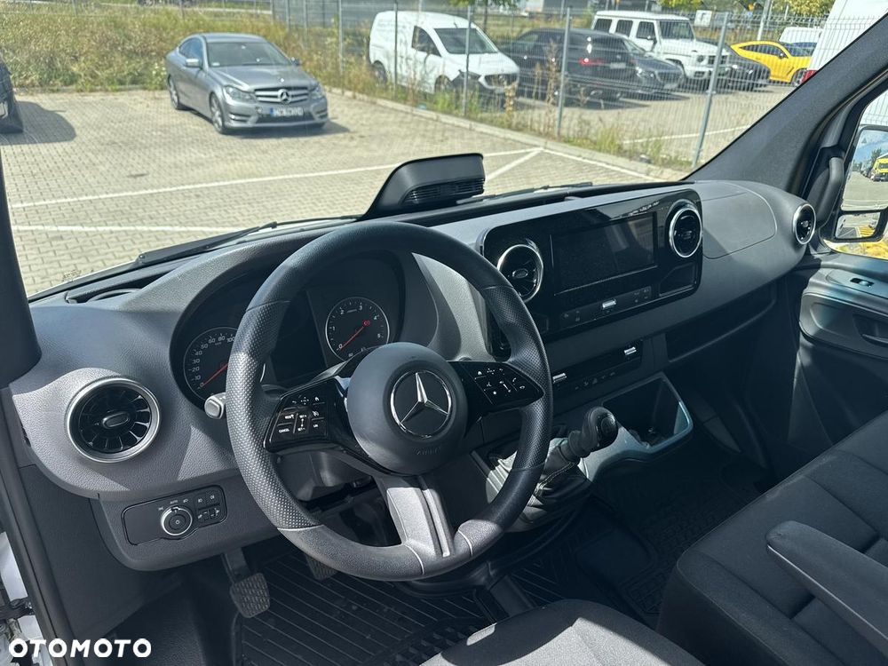 Mercedes-Benz Sprinter - 15