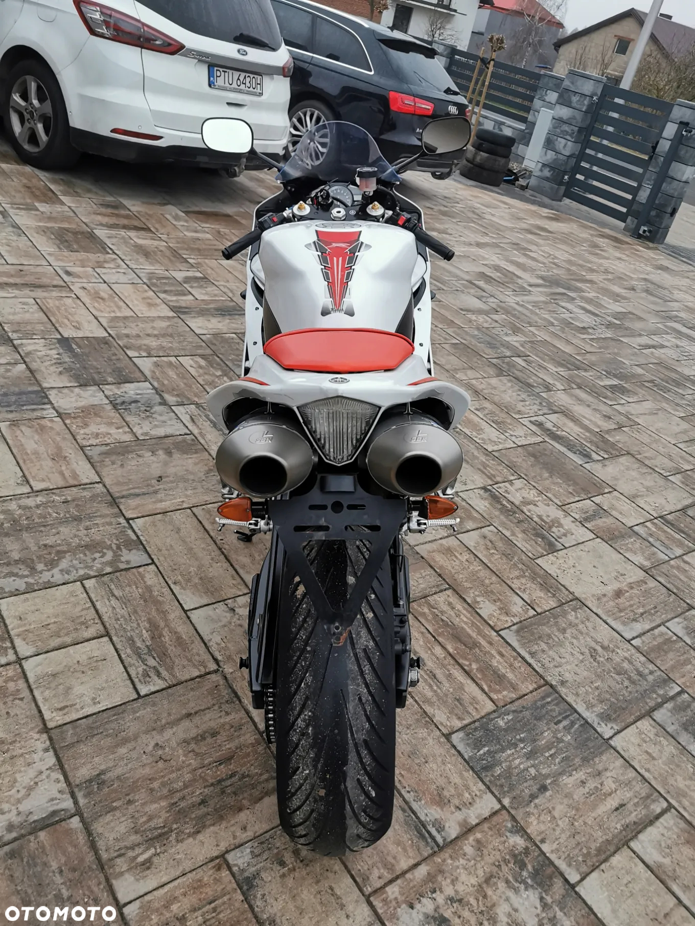 Yamaha R1 - 30