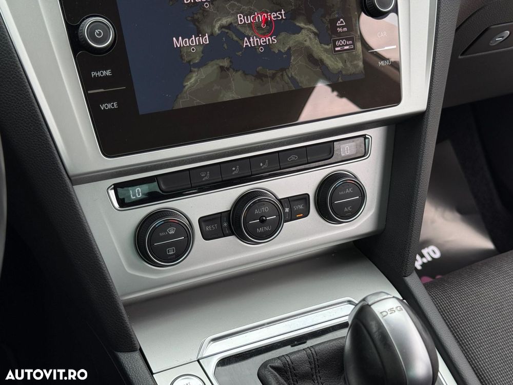 Volkswagen Passat - 12