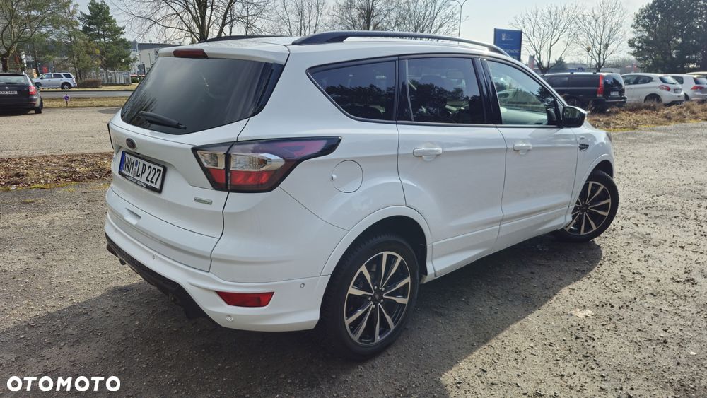 Ford Kuga 1.5 EcoBoost 2x4 ST-Line - 11