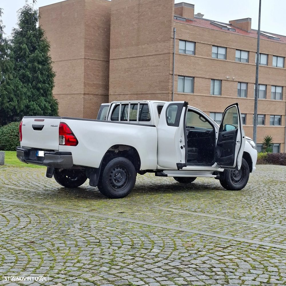 Toyota Hilux 2.4 D-4D 2WD CE CM 3L (Apenas 37.000kms) - 9