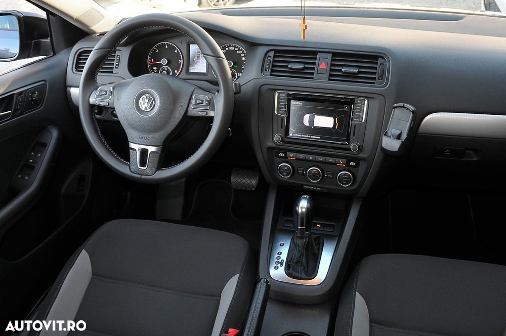 Volkswagen Jetta 2.0 TDI DSG Highline - 7