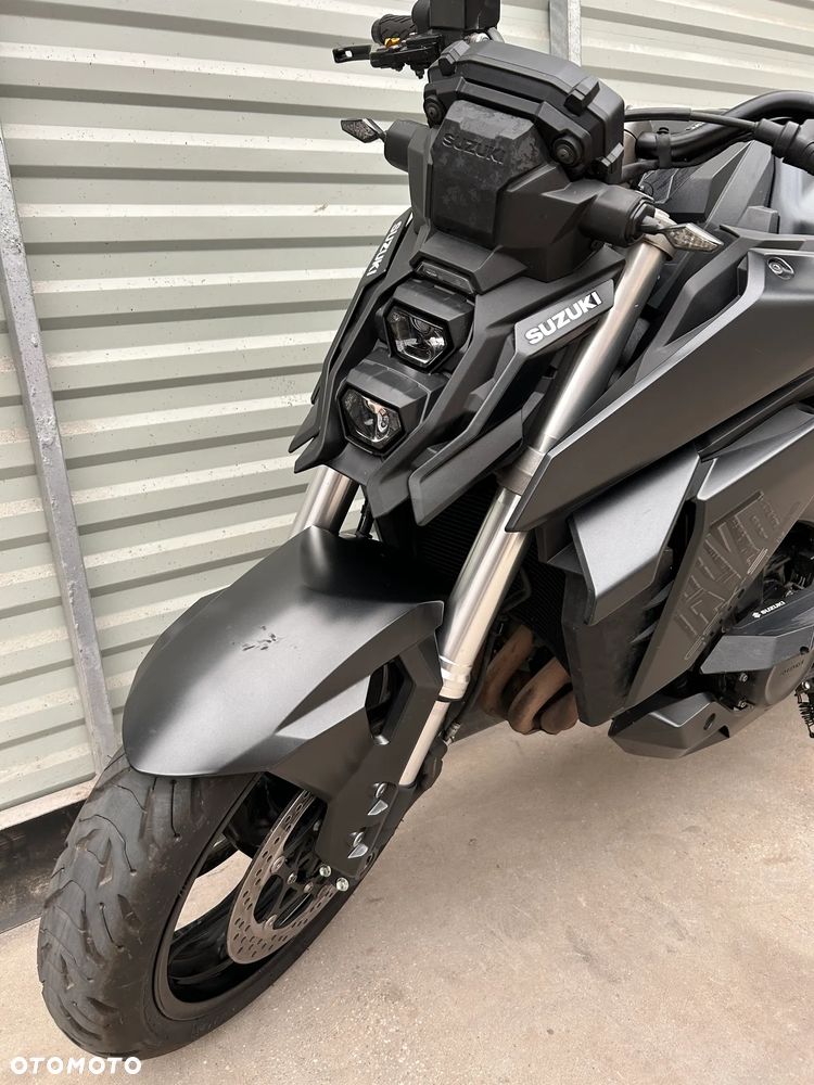 Suzuki GSX - 13
