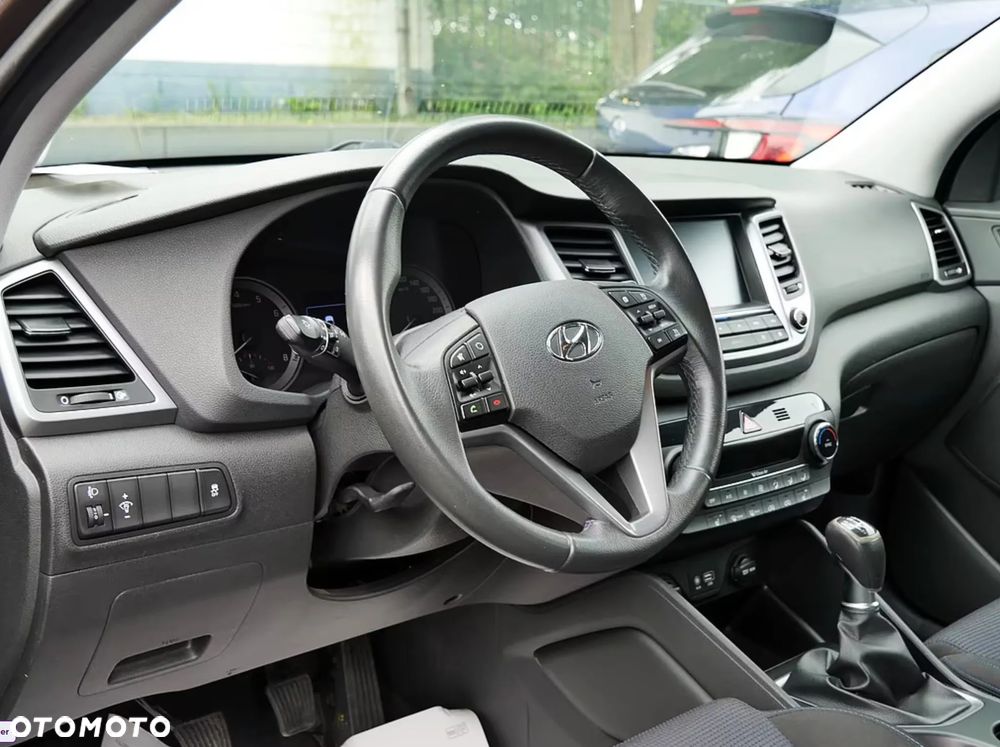Hyundai Tucson 1.6 GDI BlueDrive Design 2WD - 25