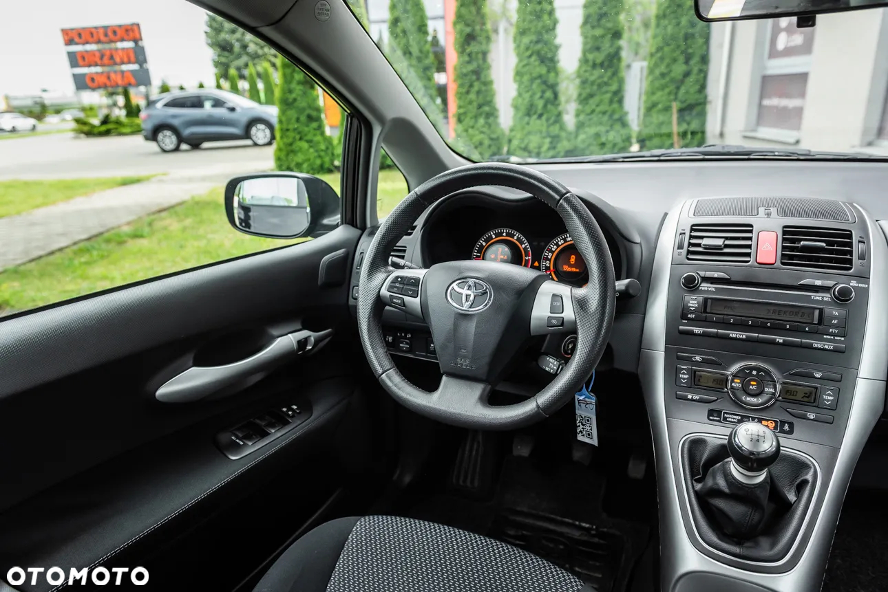 Toyota Auris 1.6 Premium - 24