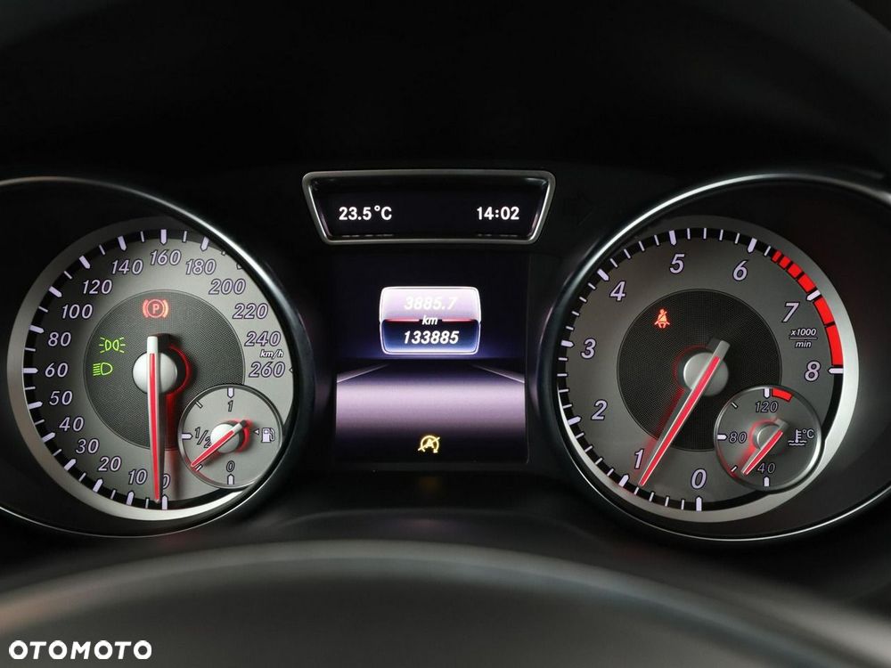 Mercedes-Benz GLA 200 Style - 23