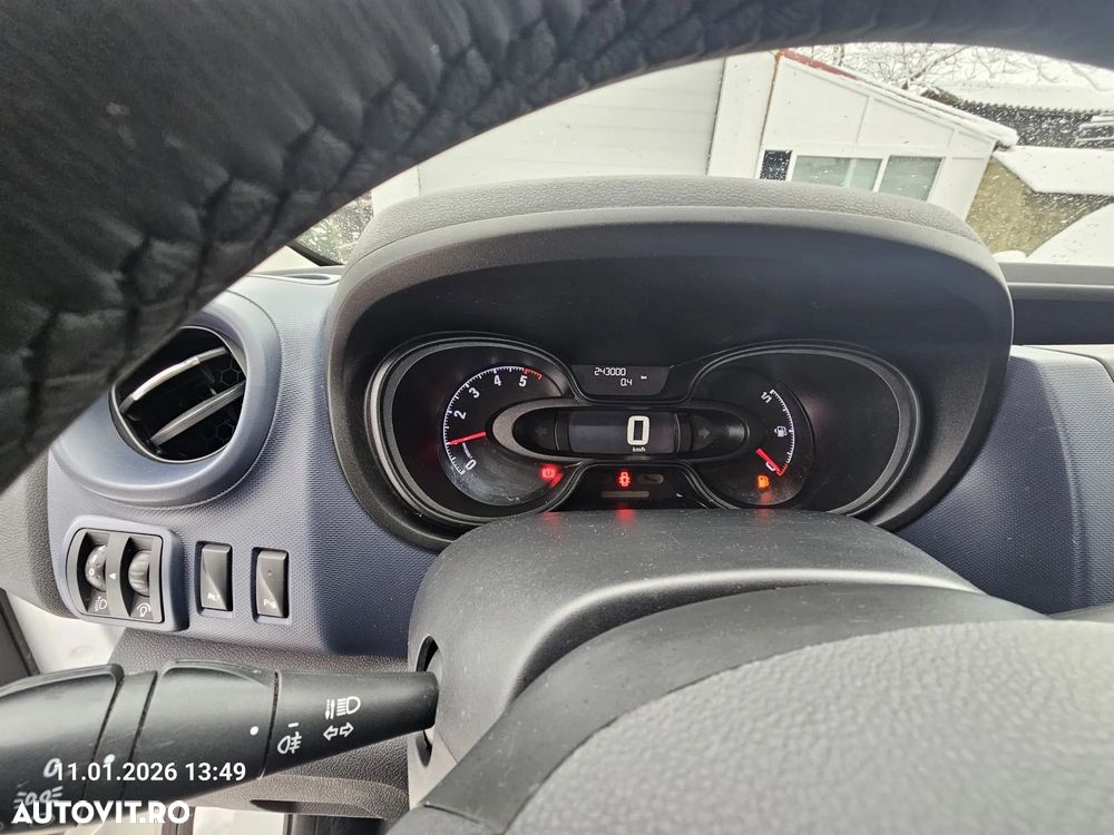 Opel Vivaro - 11