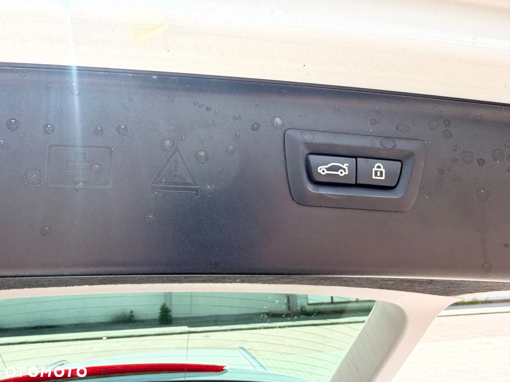 BMW Seria 5 528i Luxury Line - 12