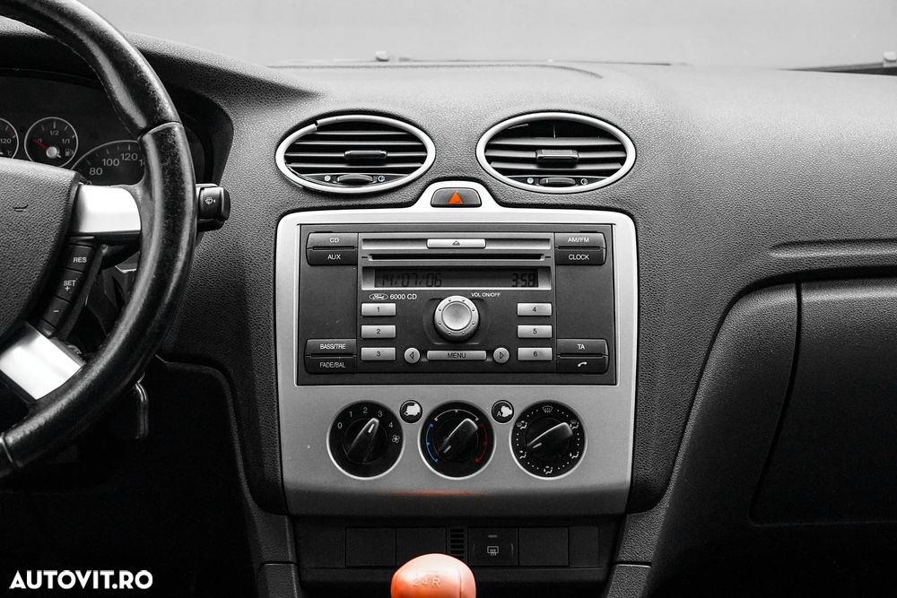 Ford Focus 1.6 16V Ambiente - 19