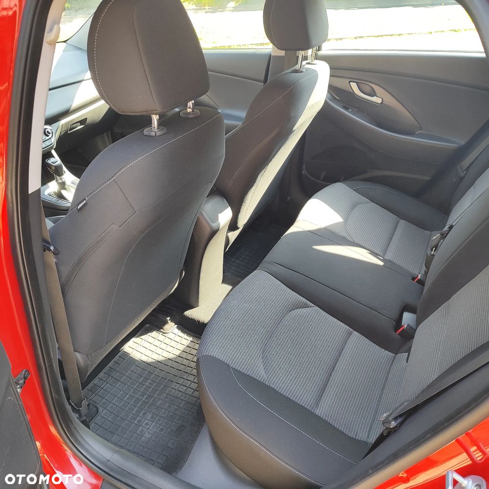 Hyundai i30 1.4 Premiere Comfort - 13