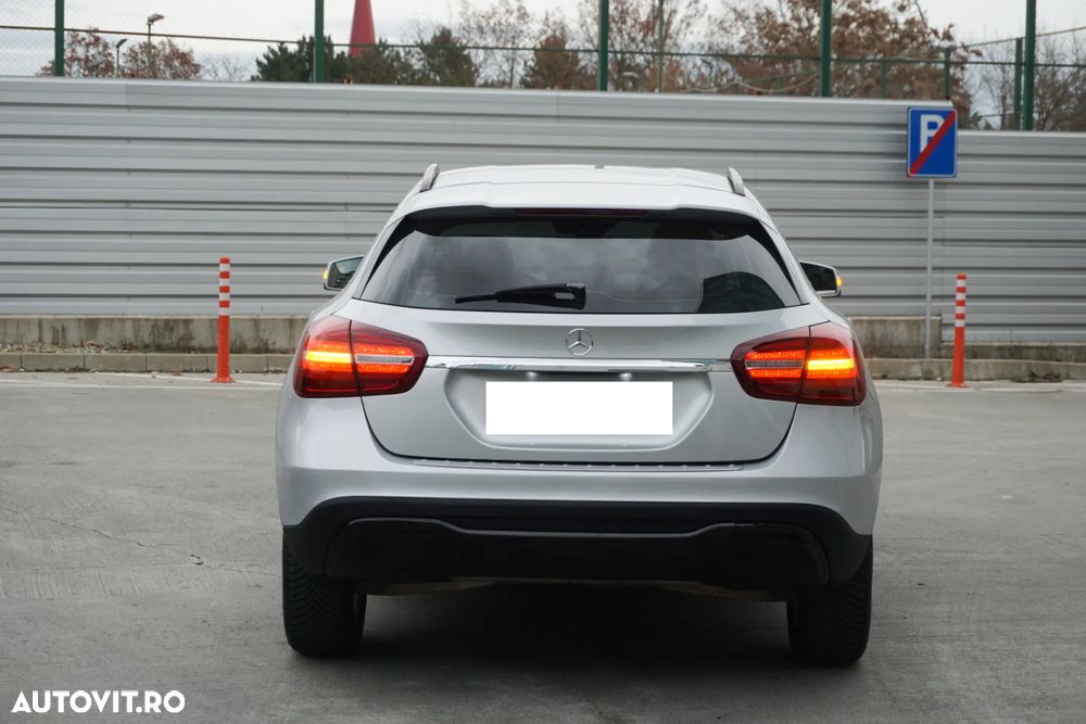 Mercedes-Benz GLA 200 d 4Matic 7G-DCT Urban - 20