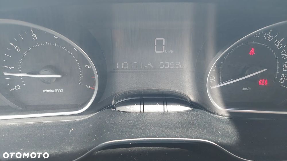 Peugeot 208 PureTech 82 Start & Stop Allure - 11