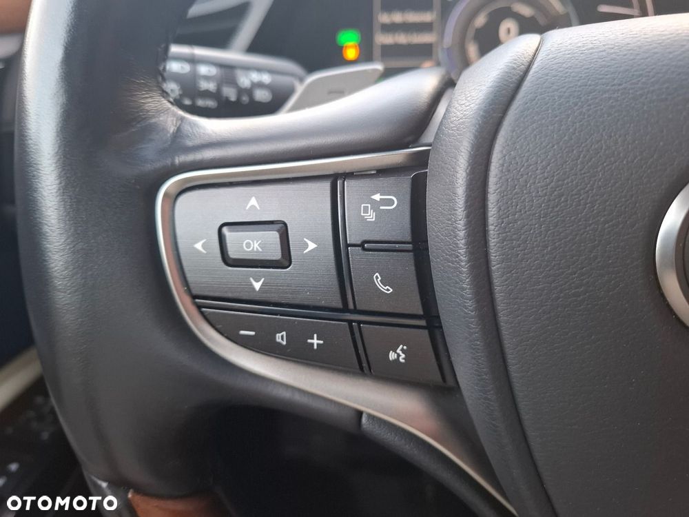 Lexus ES 300h Omotenashi - 34