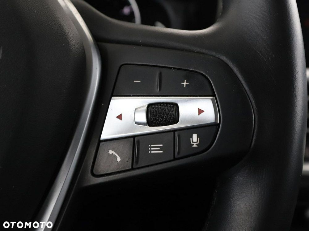 BMW Seria 3 318d Sport Line - 31