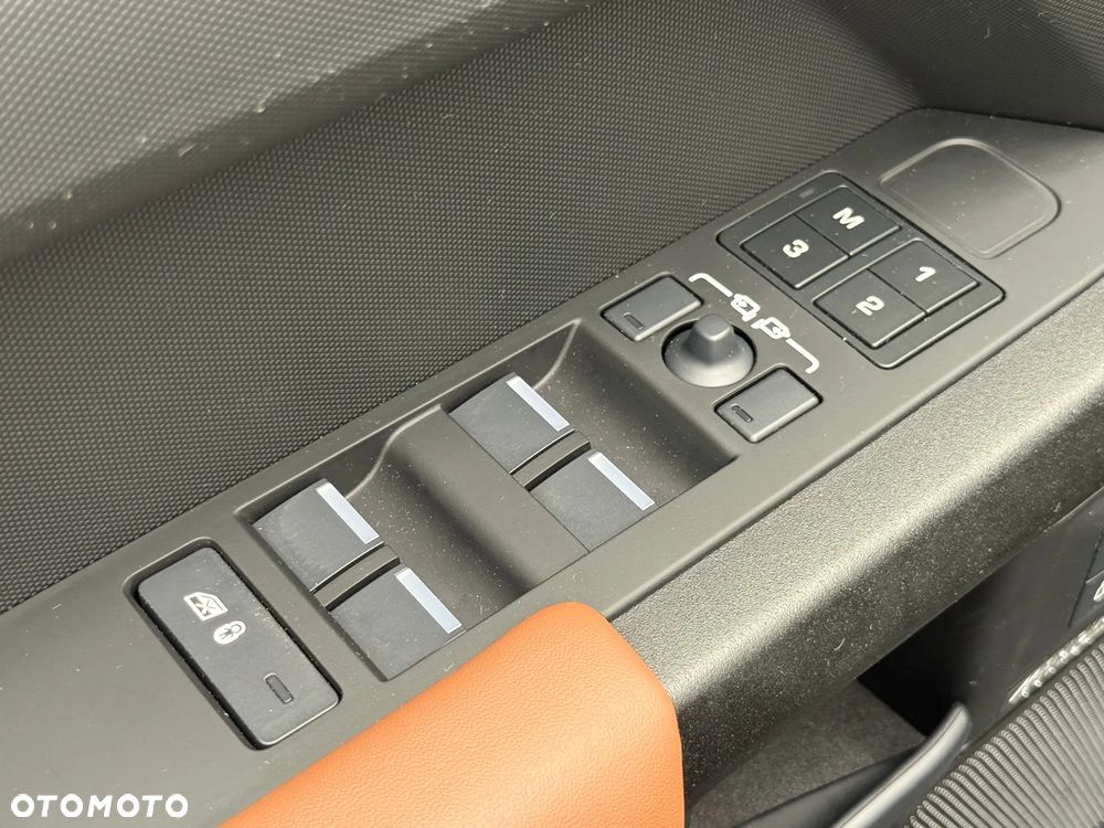 Land Rover Defender 110 P635 OCTA - 17