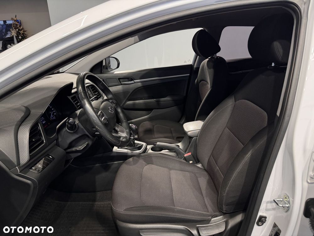 Hyundai Elantra - 13