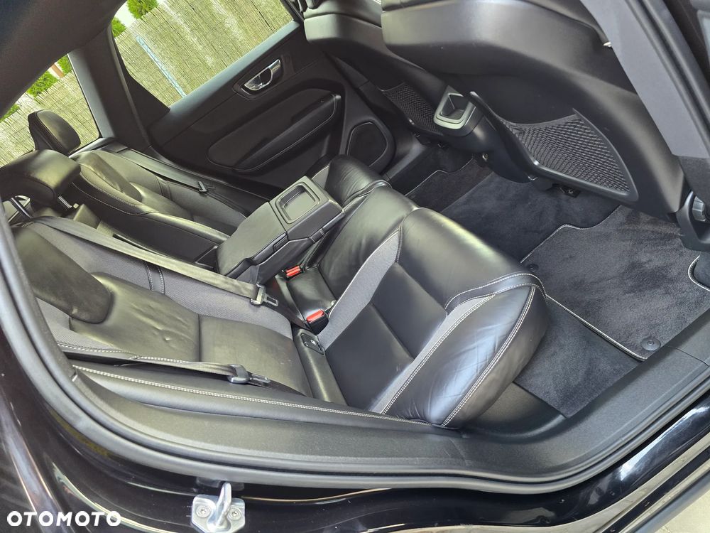 Volvo XC 60 D4 Geartronic RDesign - 23