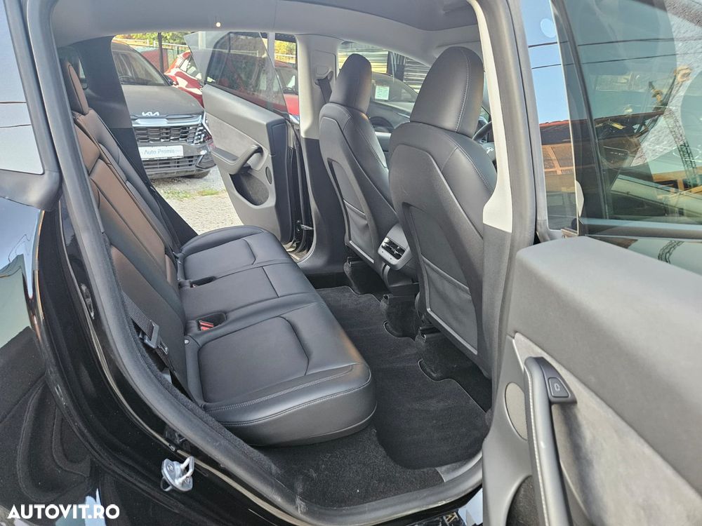 Tesla Model Y Long Range Dual Motor AWD - 14